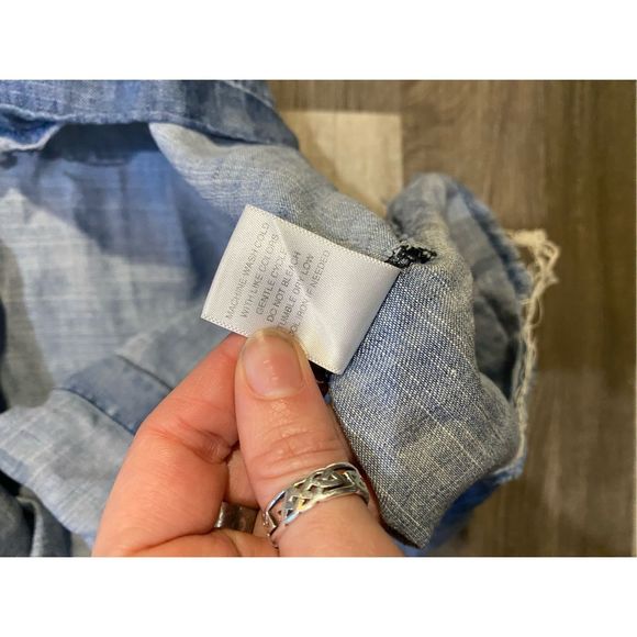 Michael Stars Chambray* Jean Button Back Raw Hem Sleeveless Blouse, Size XS - Picture 9 of 9